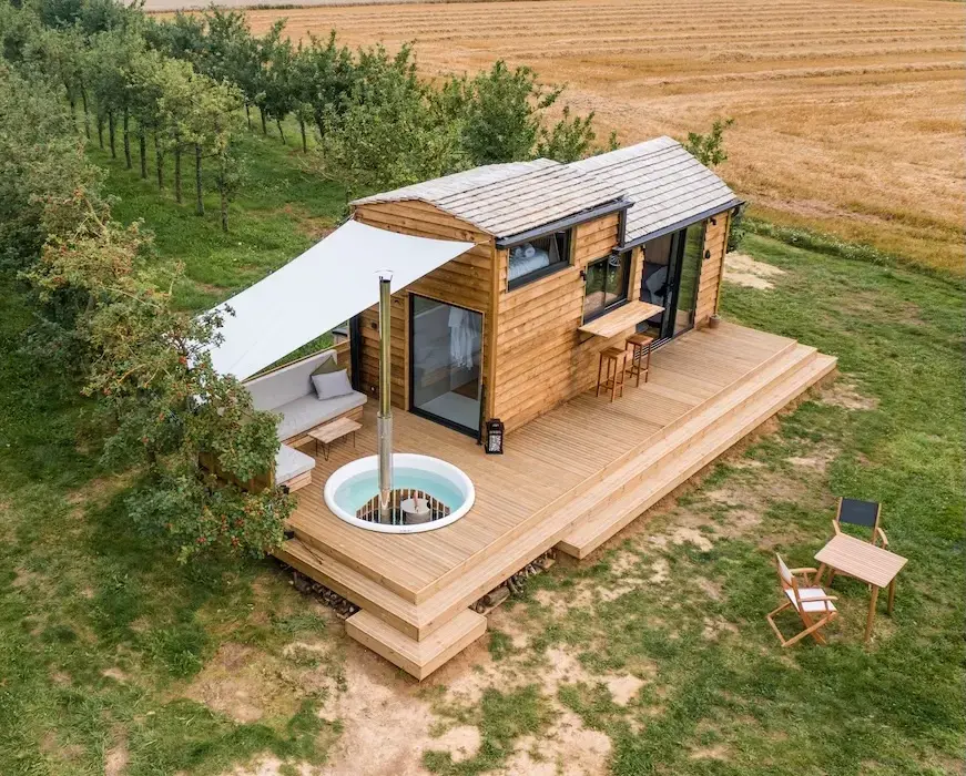 Logement atypique entre champs et vergers