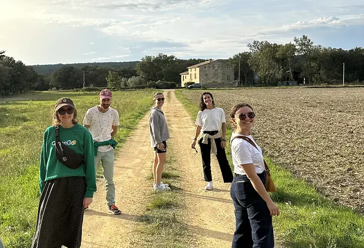 GreenGo - L’équipe sur le chemin vers un gîte GreenGo.