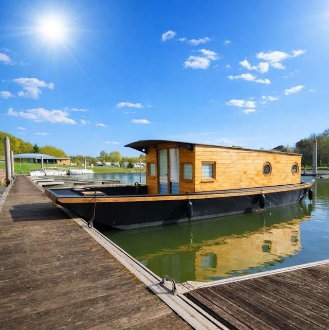 Johana Boat