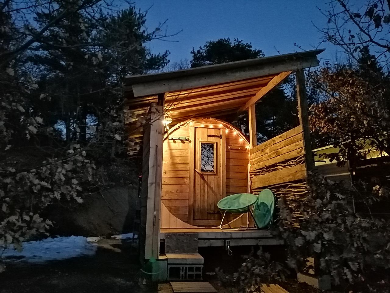 Logement GreenGo: Petit gîte (2-3 pl.) montagnard avec sauna tonneau au feu de bois et eau de source, Gap, Htes-Alpes