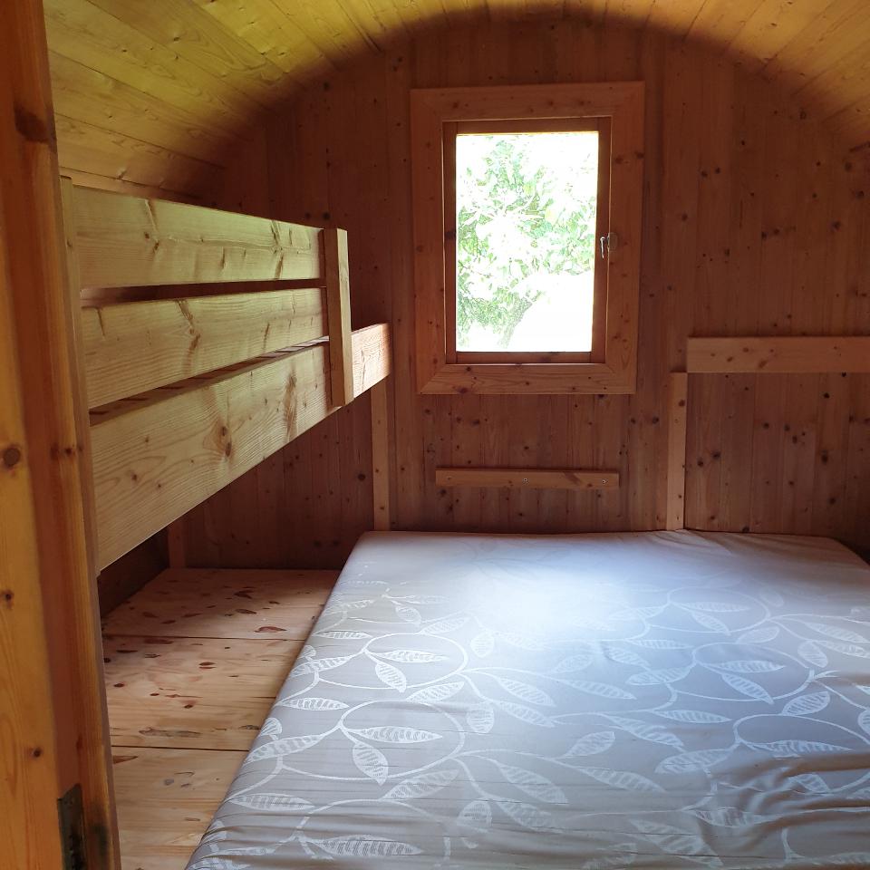 Logement GreenGo: Chambre Tonneau Zen et nature avec kitchenette, kota , sauna, structure de jeux - Image 2