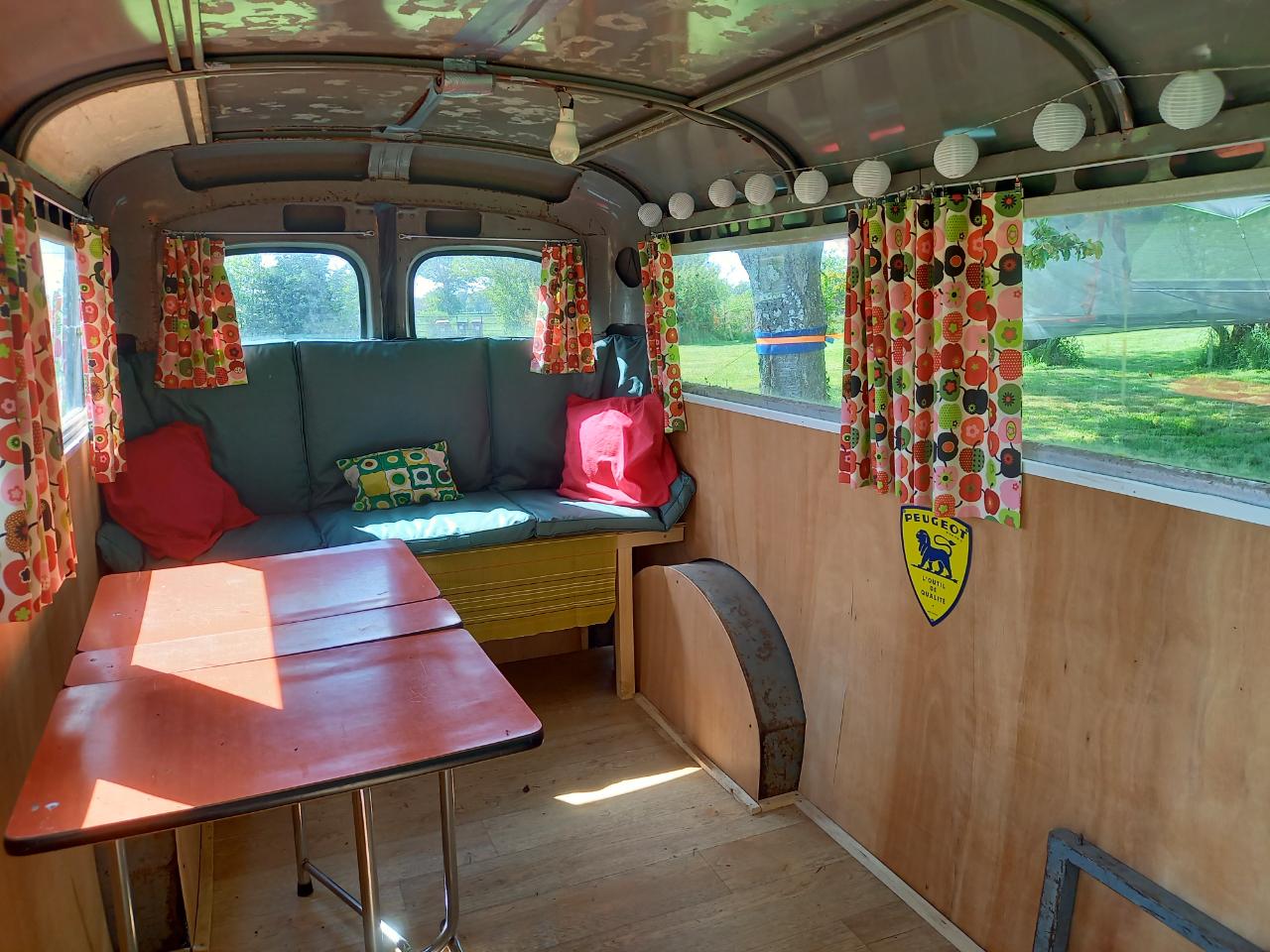 Logement GreenGo: Bus soleil avec une tente dans les arbres et une tente cocoon - Image 13