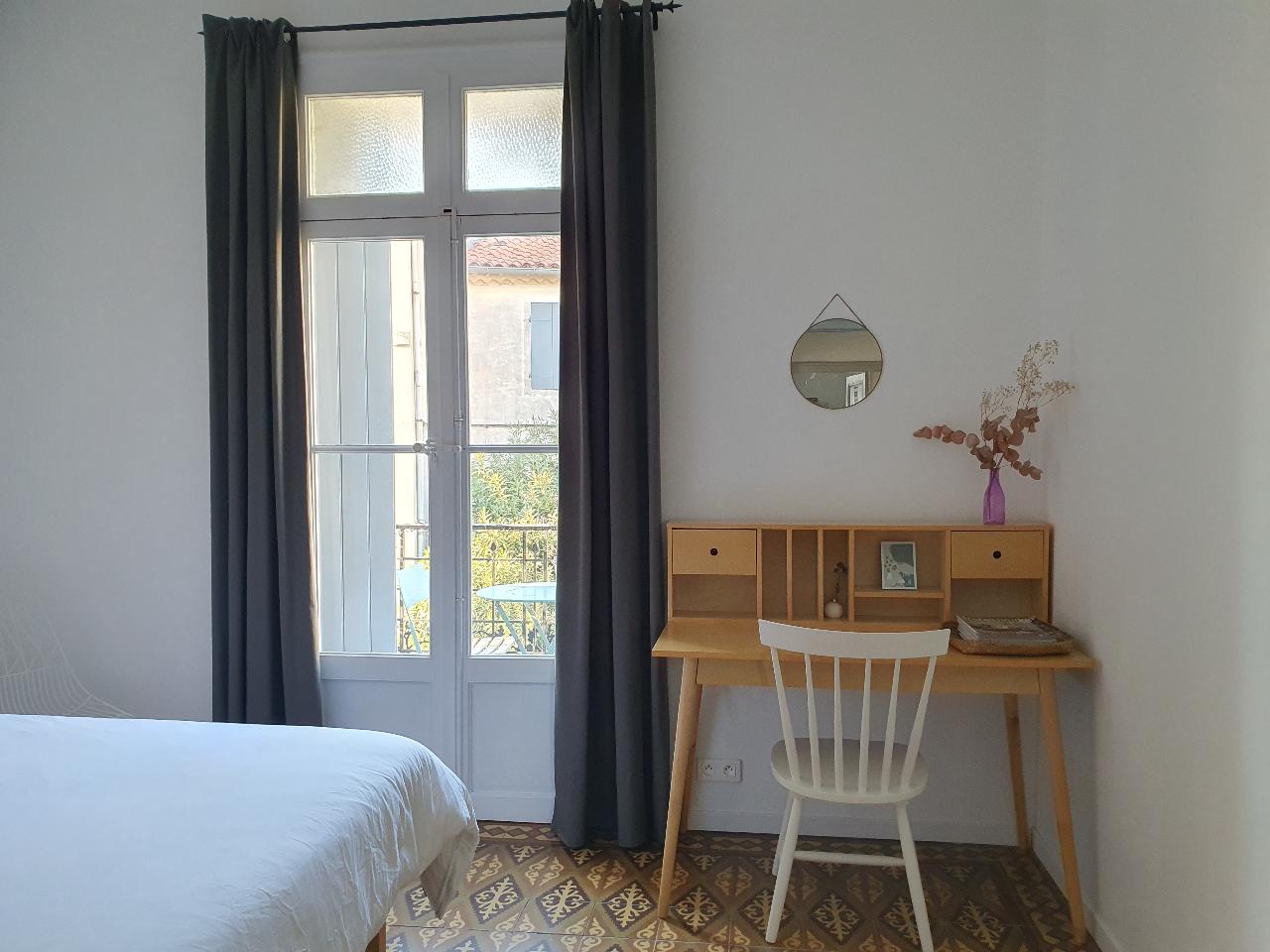 GreenGo Chambre spacieuse avec balcon privatif, chez l'habitante, pour femme uniquement