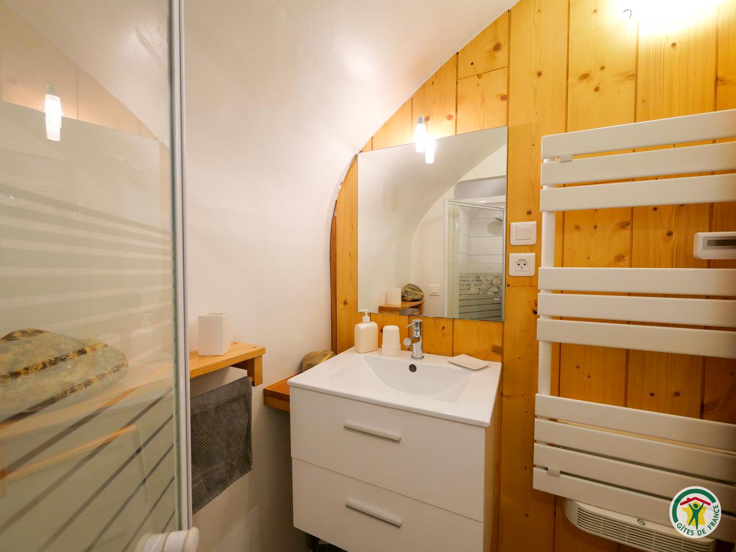 Logement GreenGo: Grand + petit gîtes montagnards, avec sauna tonneau feu de bois et eau de source, Gap, Hautes-Alpes - Image 57