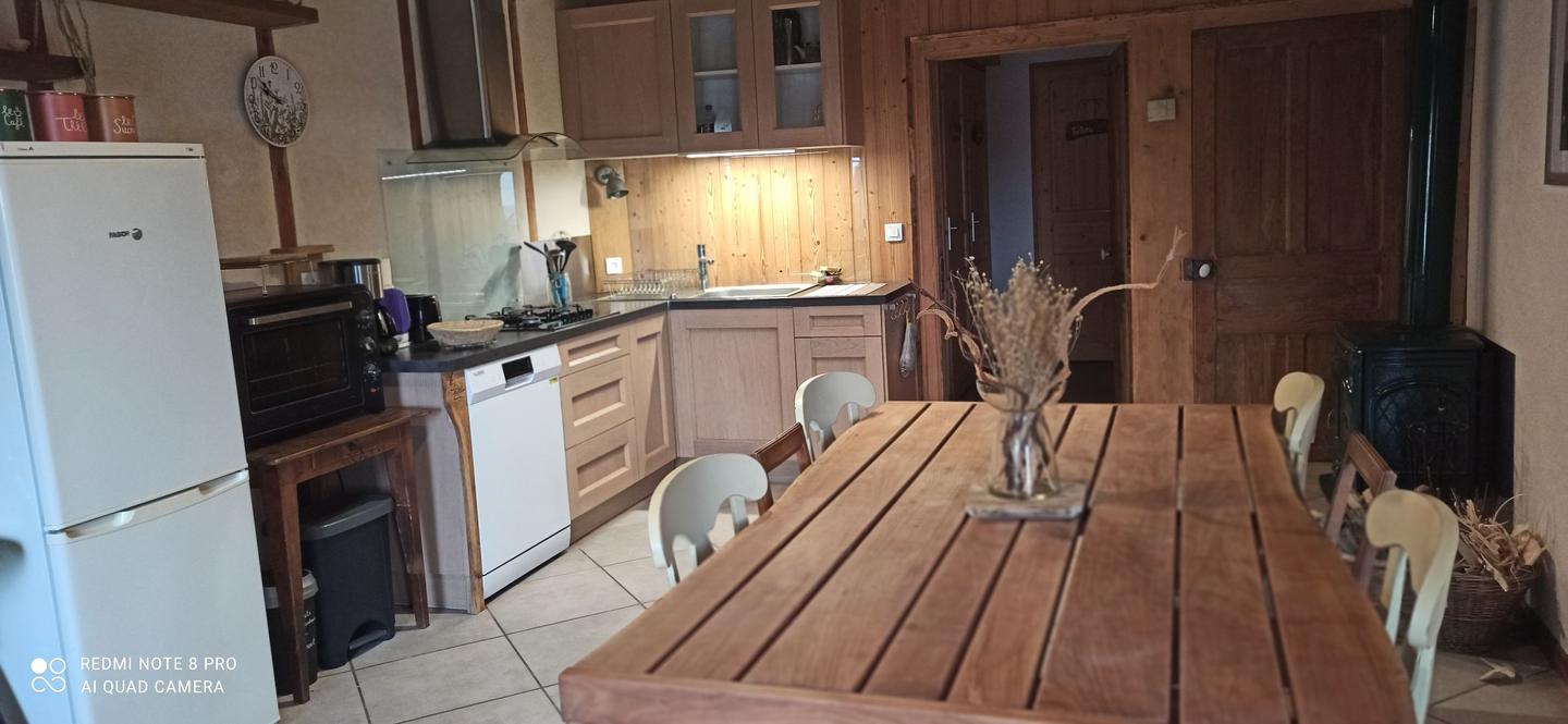 GreenGo Gite de montagne à la ferme de prés en Bulles, à deux pas de Gerardmer. Ânes de bât et vaches