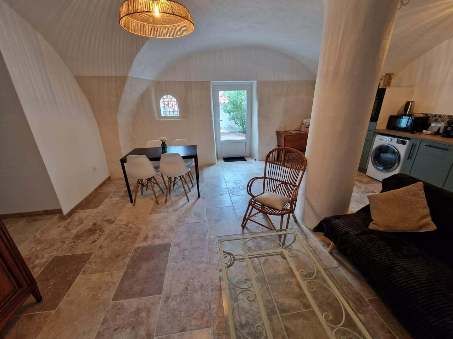 GreenGo Logement avec pièce voutée et petite terrasse