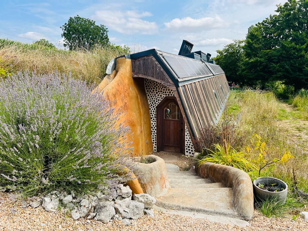 Earthship Biras Dordogne