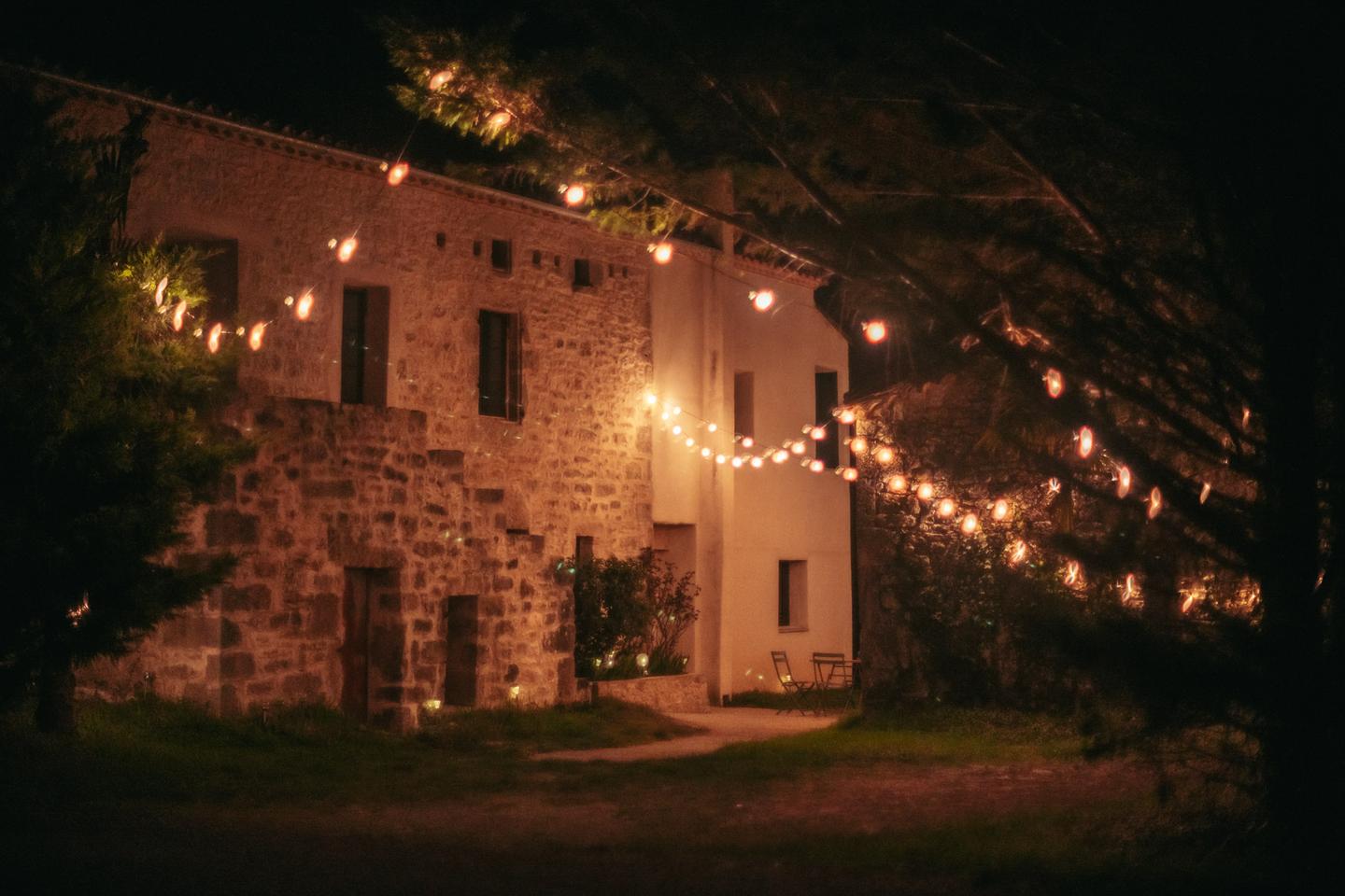 Gîte de charme entre forêt, vignes et ciel étoilé. Vélos électriques et canoë gonflable inclus.