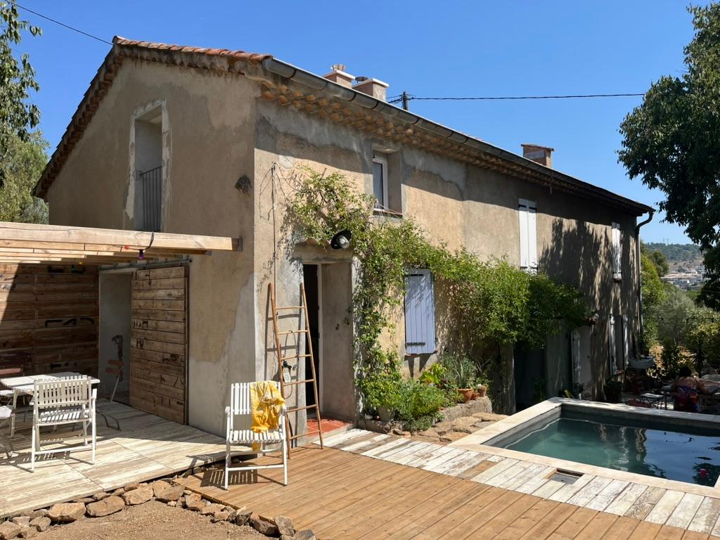 Hôte GreenGo: Dépendance Marcel