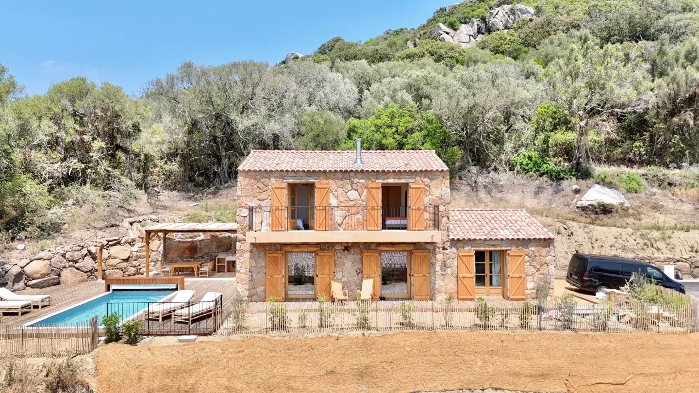 GreenGo Bergerie, piscine chauffée, mer et montagne, Sotta