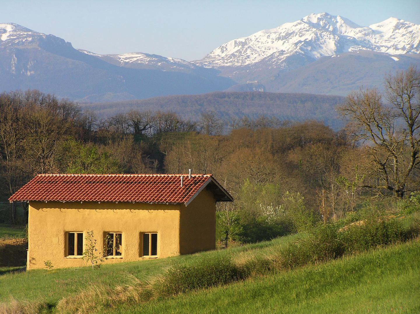 Logement GreenGo: Maison construite naturellement au pied Pyrénées