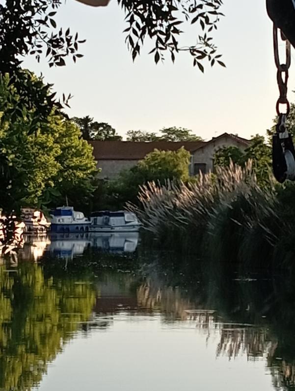 GreenGo Bateau à quai canal du midi