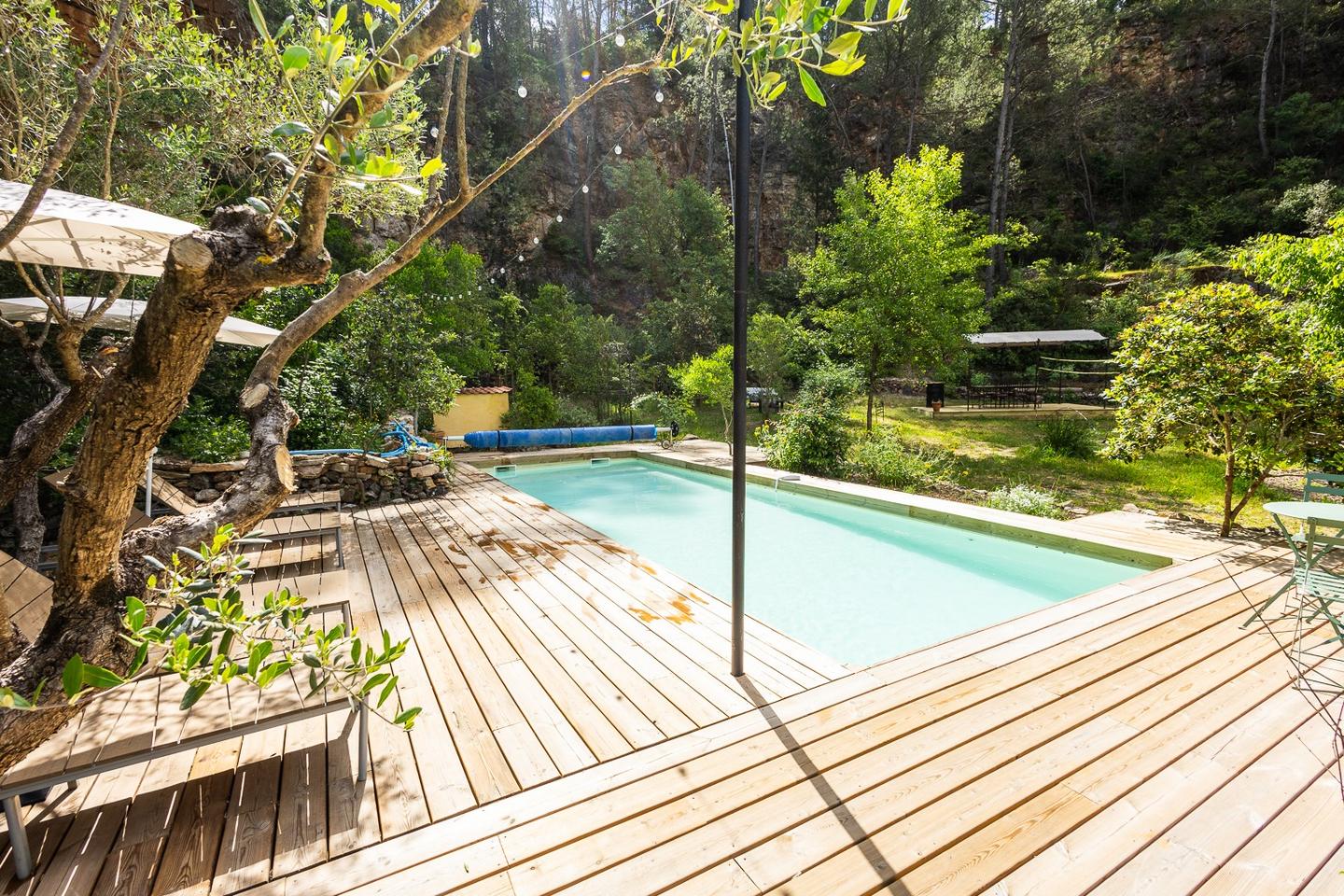 Logement GreenGo: Petite maison atypique et sa chambre indépendante sur un grand terrain nature avec piscine privée