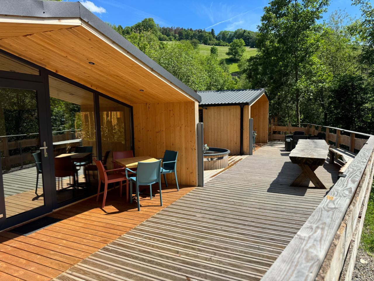 Logement GreenGo: Le Binôme, 2 Tiny Houses reliées par une grande terrasse avec bain nordique - Image 4