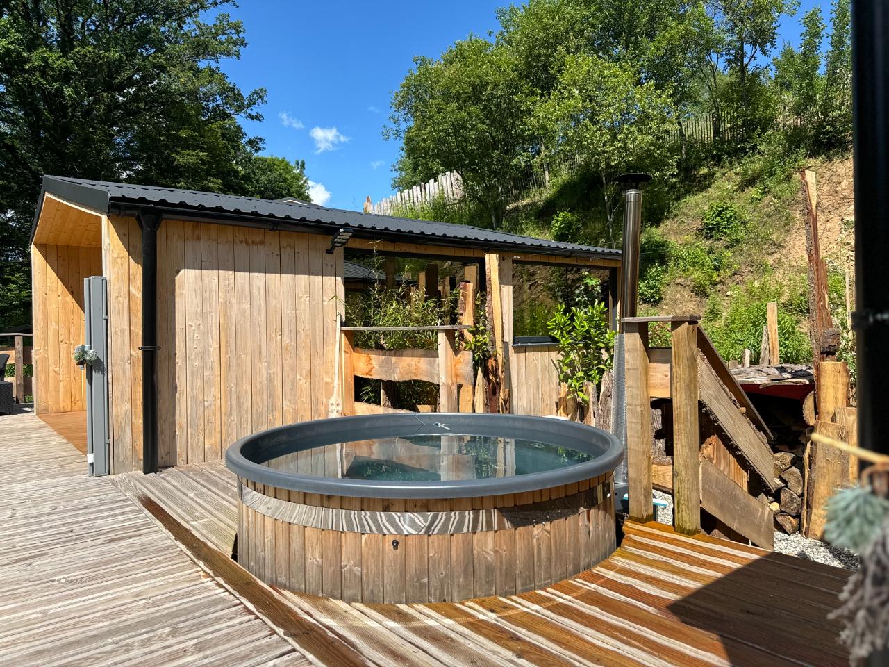 Logement GreenGo: Le Binôme, 2 Tiny Houses reliées par une grande terrasse avec bain nordique - Image 6