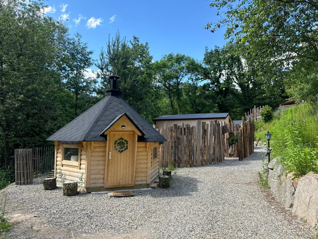 Logement GreenGo: Le Binôme, 2 Tiny Houses reliées par une grande terrasse avec bain nordique - Image 10