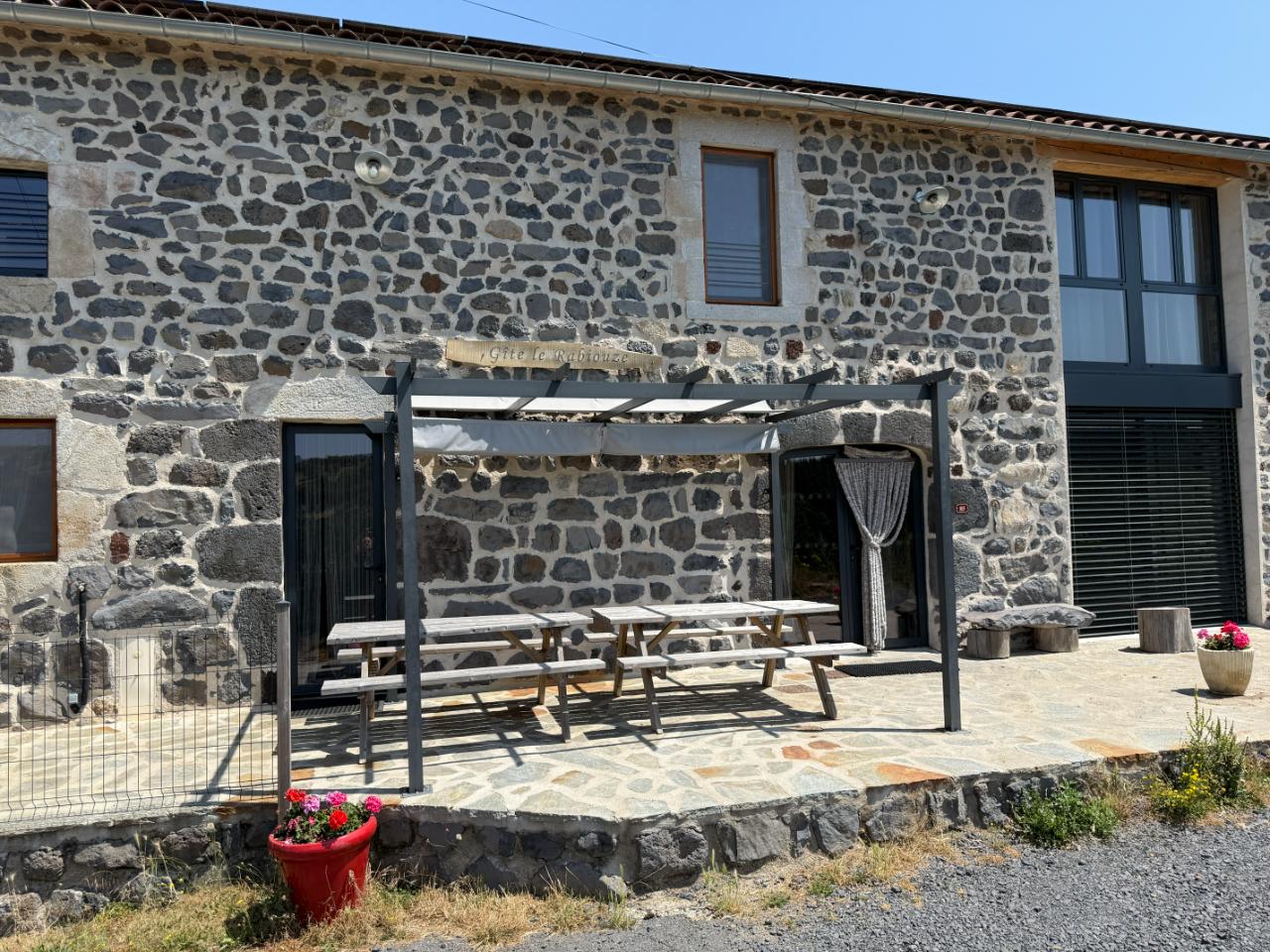 GreenGo Gîte le Rabiouze, Eco-Gîte, 4 épis, 15 personnes (22 couchages), notre vieille bergerie rénovée
