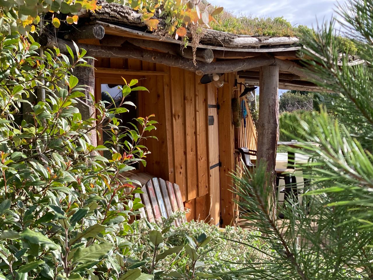 Logement GreenGo: Maison hobbit, gite insolite avec petit-déjeuner, spa privatif, piscine - Aude- Occitanie