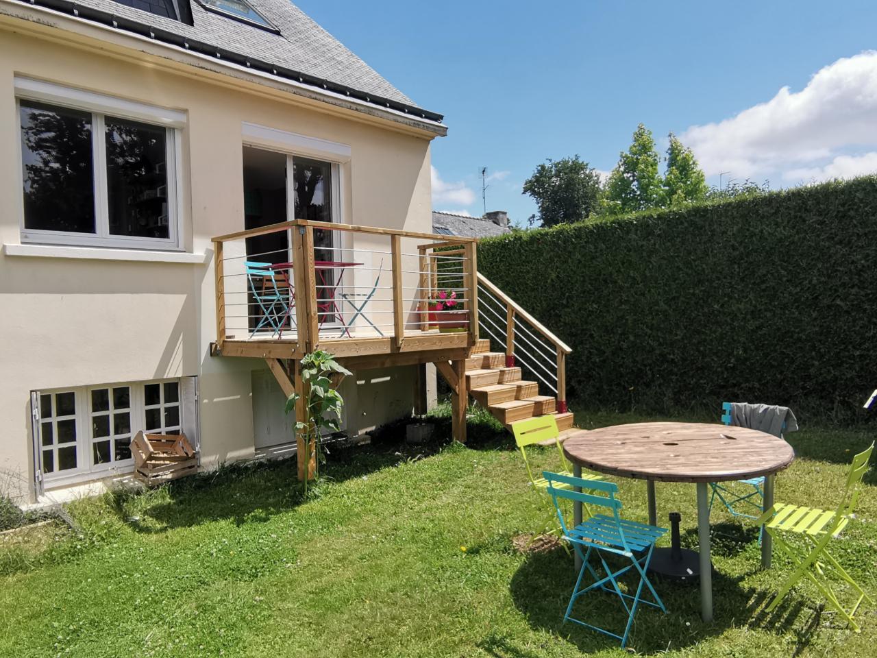 Maison familiale entre bourg et campagne