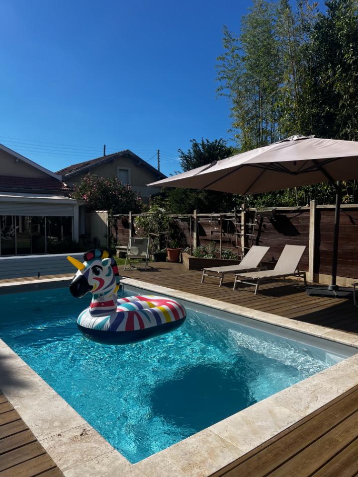 Notre maison de famille avec piscine et jardin vivant - 10 couchages, Bordeaux