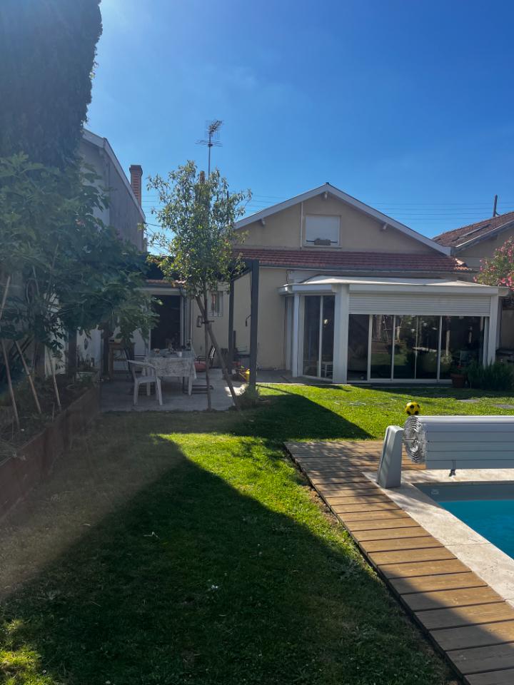 GreenGo Notre maison de famille avec piscine et jardin vivant - 10 couchages, Bordeaux