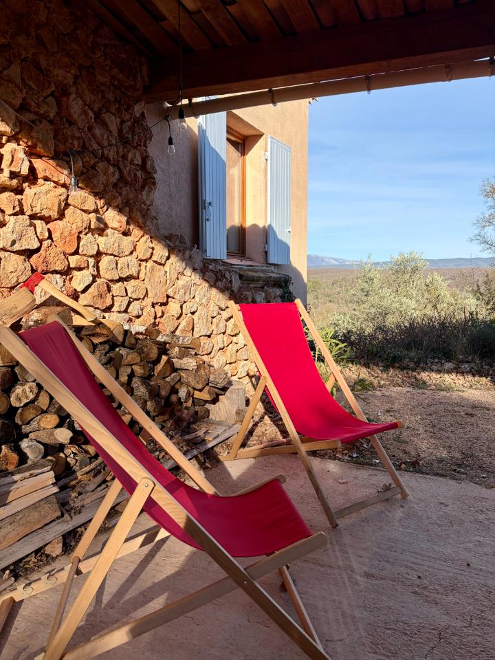 Gîte de charme insolite, pause nature entre lacs, lavandes et oliviers