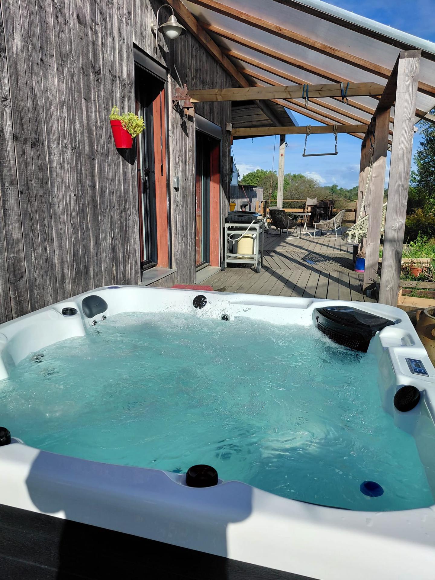 Maison bois avec vue et Jacuzzi, sans vis à vis