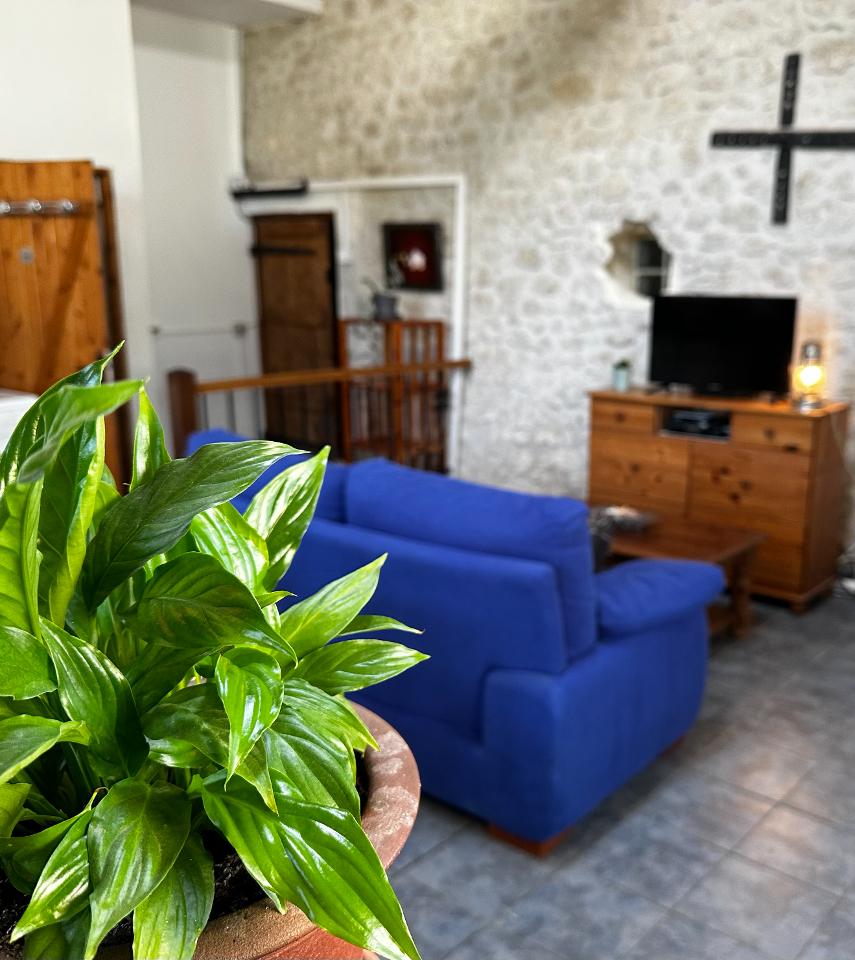 Logement GreenGo: Gîte Tourmaline pour 2 adultes (1-2 enfants), tout confort, salon-séjour lumineux tout en pierres - Image 6