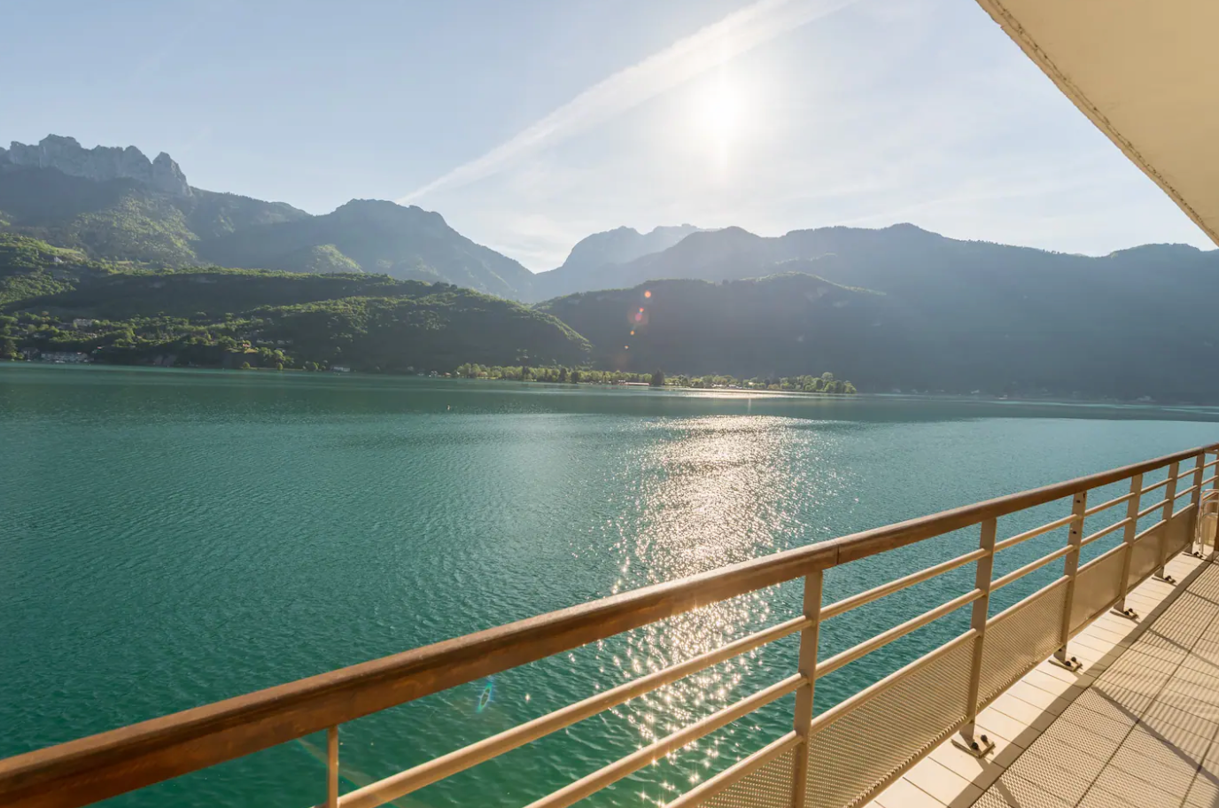 Hôte GreenGo: Les Pieds dans l'eau // Plage privée et balcon posé sur le lac - Image 4