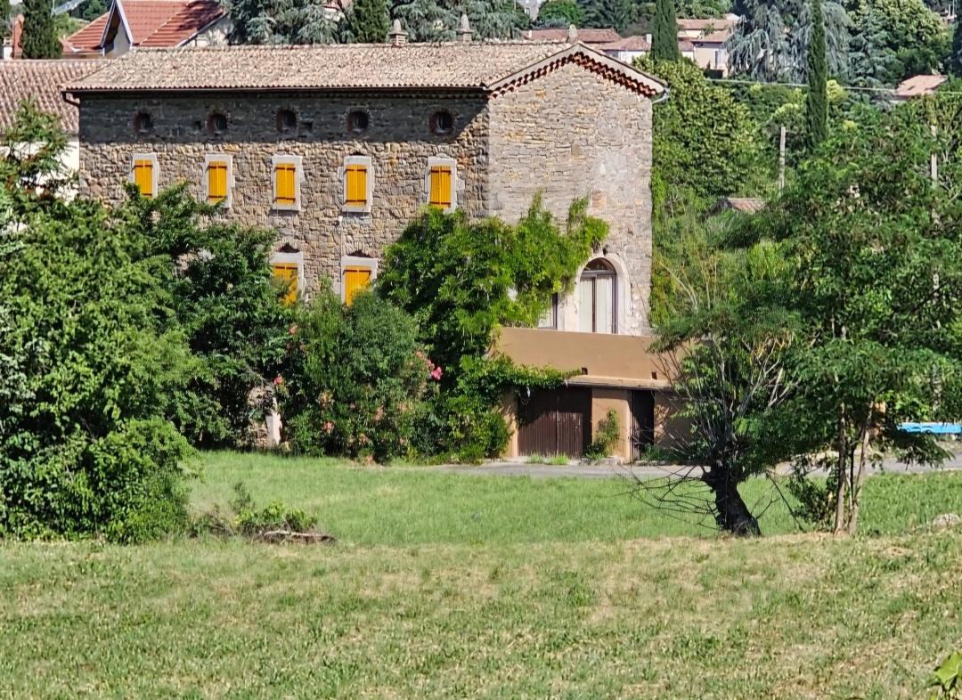 GreenGo Magnanerie sur 7000m de prés à 800m du Centre Vans