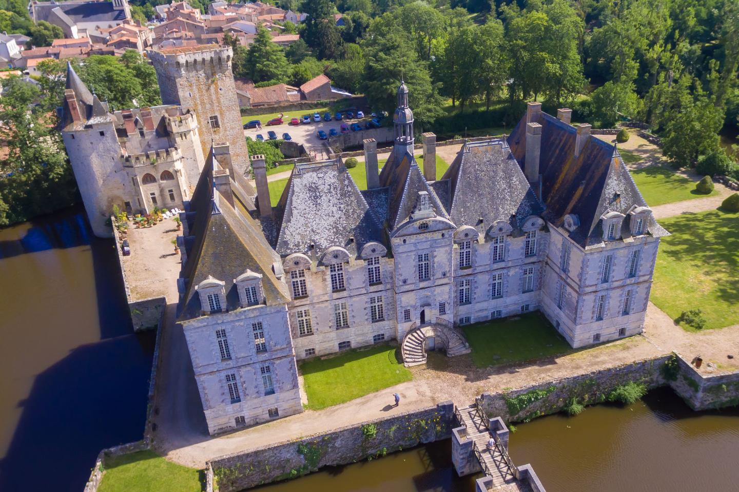 Logement GreenGo: Château de Saint-Loup sur Thouet 79600 Site exceptionnel classé Monument historique - Incontournable
