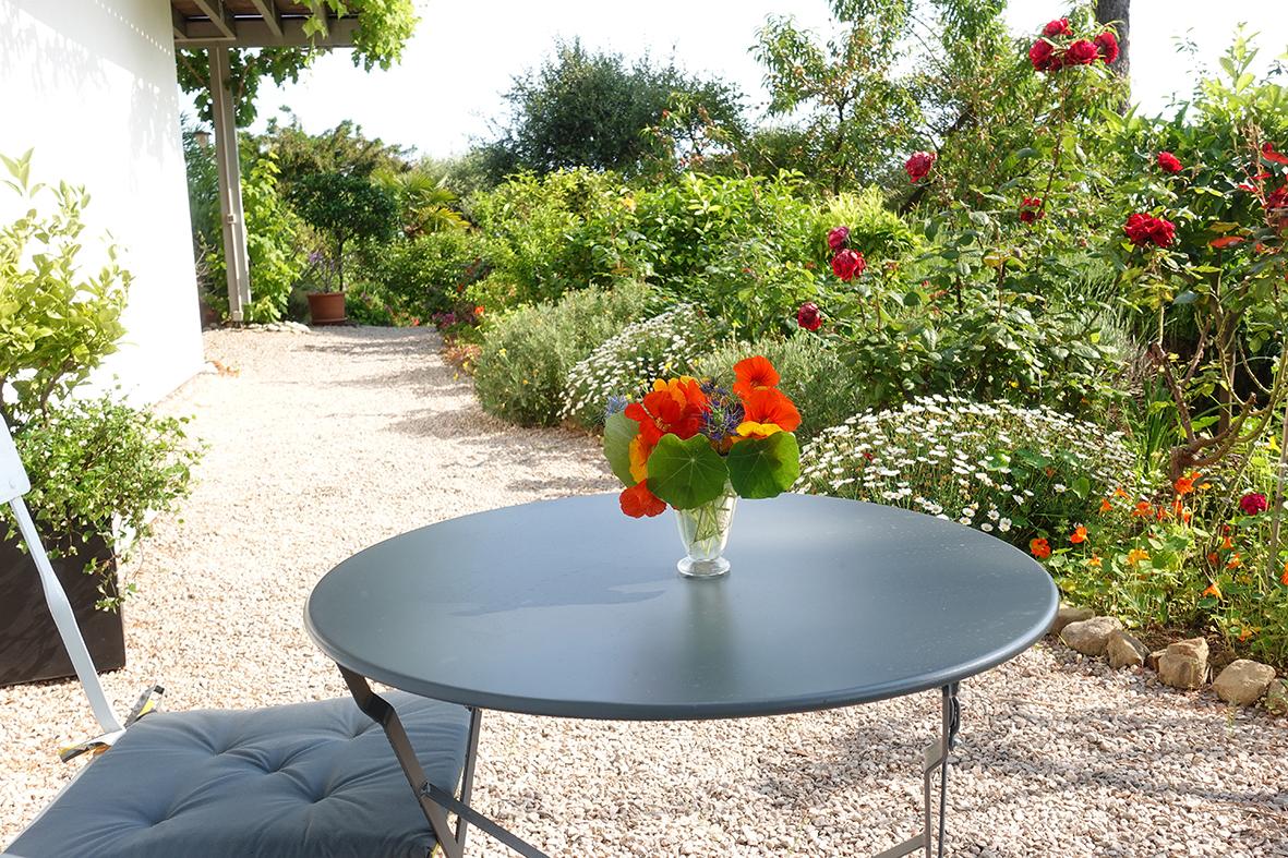 Logement GreenGo: Studio bleu avec petite terrasse, vue jardin et montagne, climatisation - Image 12