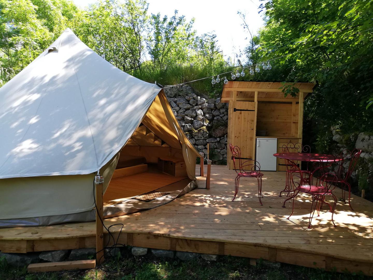 Logement GreenGo: Belle tente coton dans petit camping en pleine nature