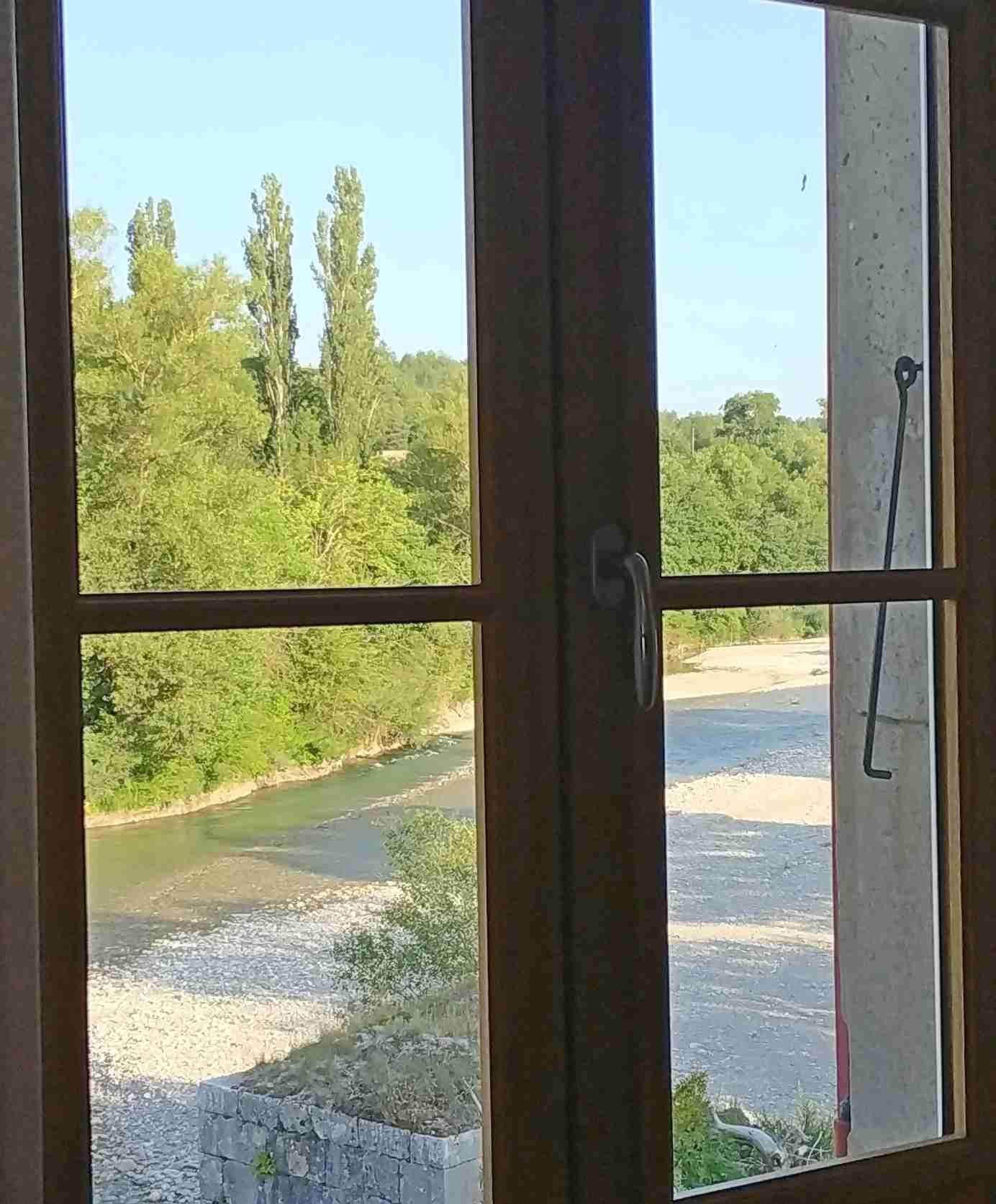 Logement GreenGo: Chambre triple "Coquelicot" vue sur la rivière - Image 5