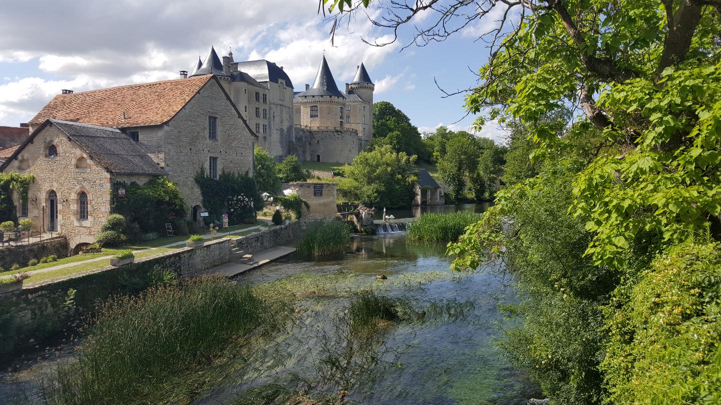 Logement GreenGo: La Charente - double avec grande salle de bain privée et vue sur la piscine - Image 11