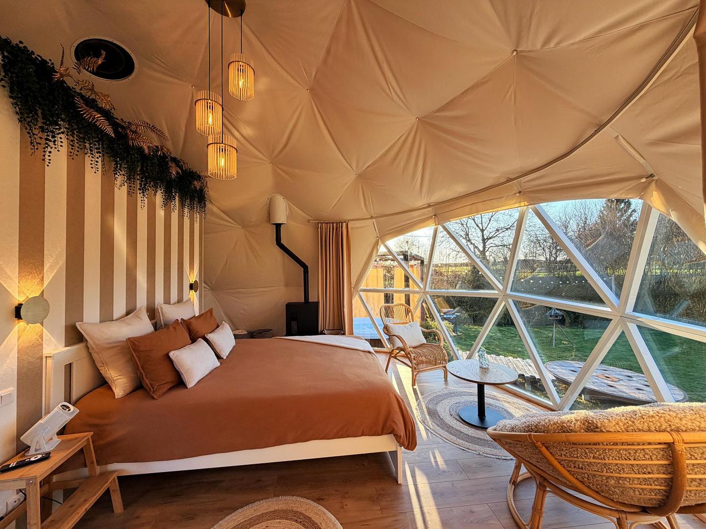 GreenGo Dôme Insolite * Jacuzzi * Cocooning * Vidéoprojecteur