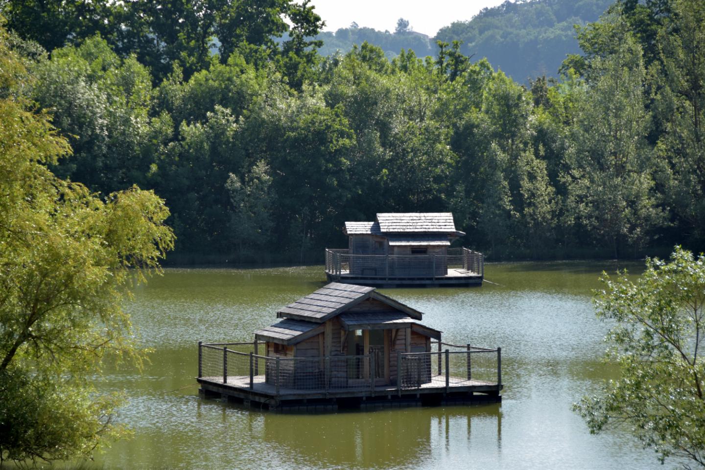 Cabanes flottantes du Lac de Pelisse