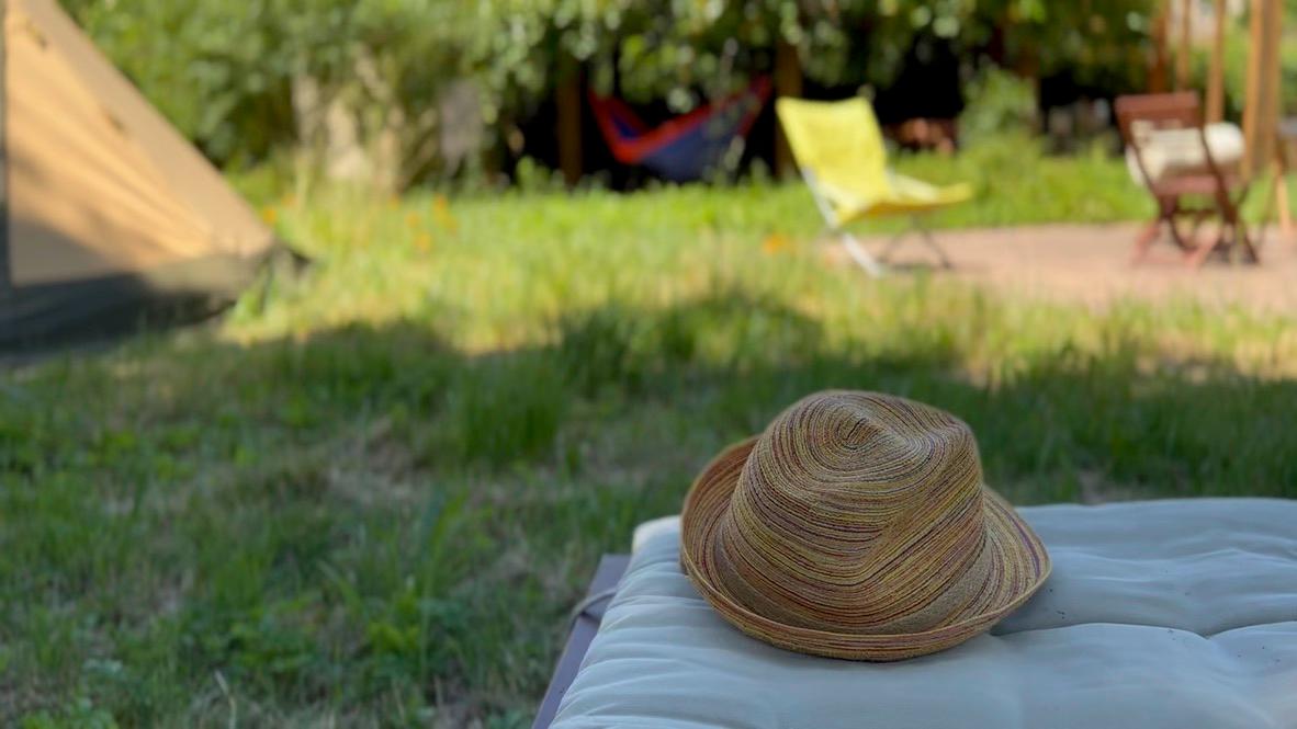 La Funky Barn + Jardin sauvage et son Tipi