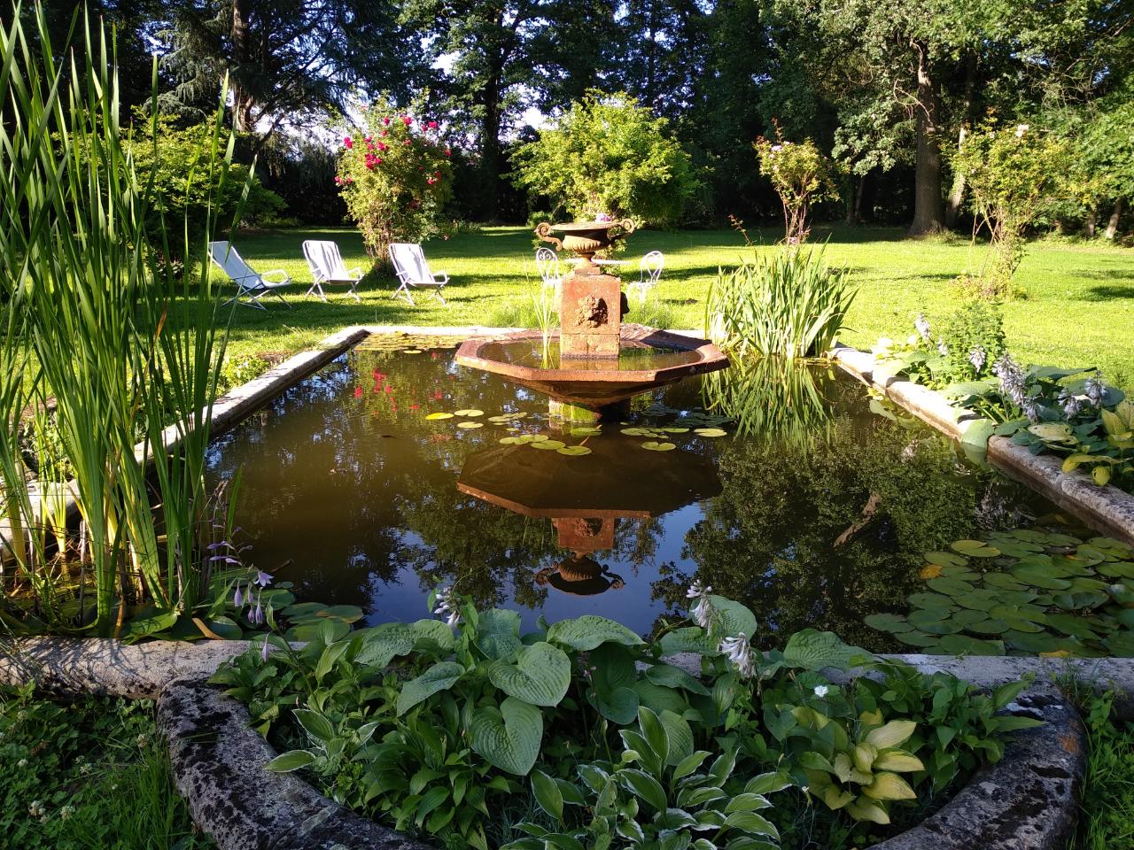 GreenGo Château de la Vernède, chambre romantique, Chambre du Catalpa
