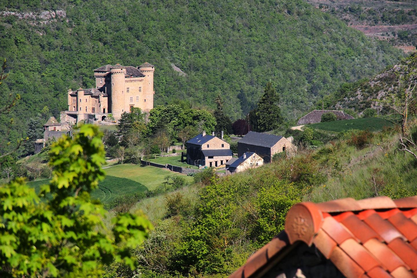 Le grand Gîte de Cabrières et sa roulotte