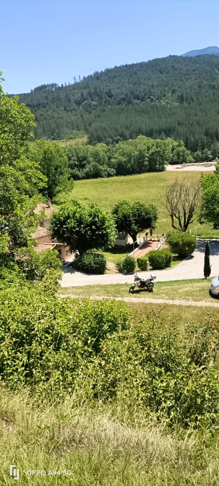 GreenGo Le Domaine de la Méouge, une parenthèse nature entre Alpes et Provence, piscine et accès rivière.