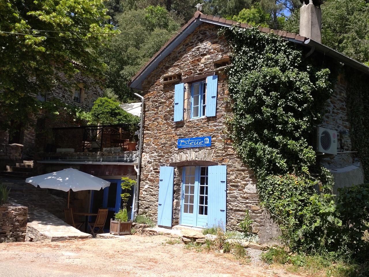 GreenGo La Maison Bleue d'Ardèche - Gîte et Studio avec piscine et rivière en Sud-Ardèche