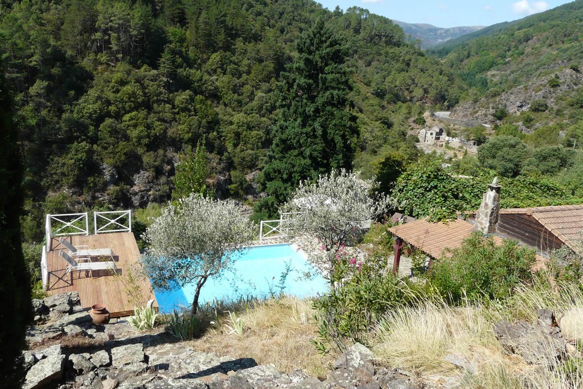 La Maison Bleue d'Ardèche - Gîte et Studio avec piscine et rivière en Sud-Ardèche