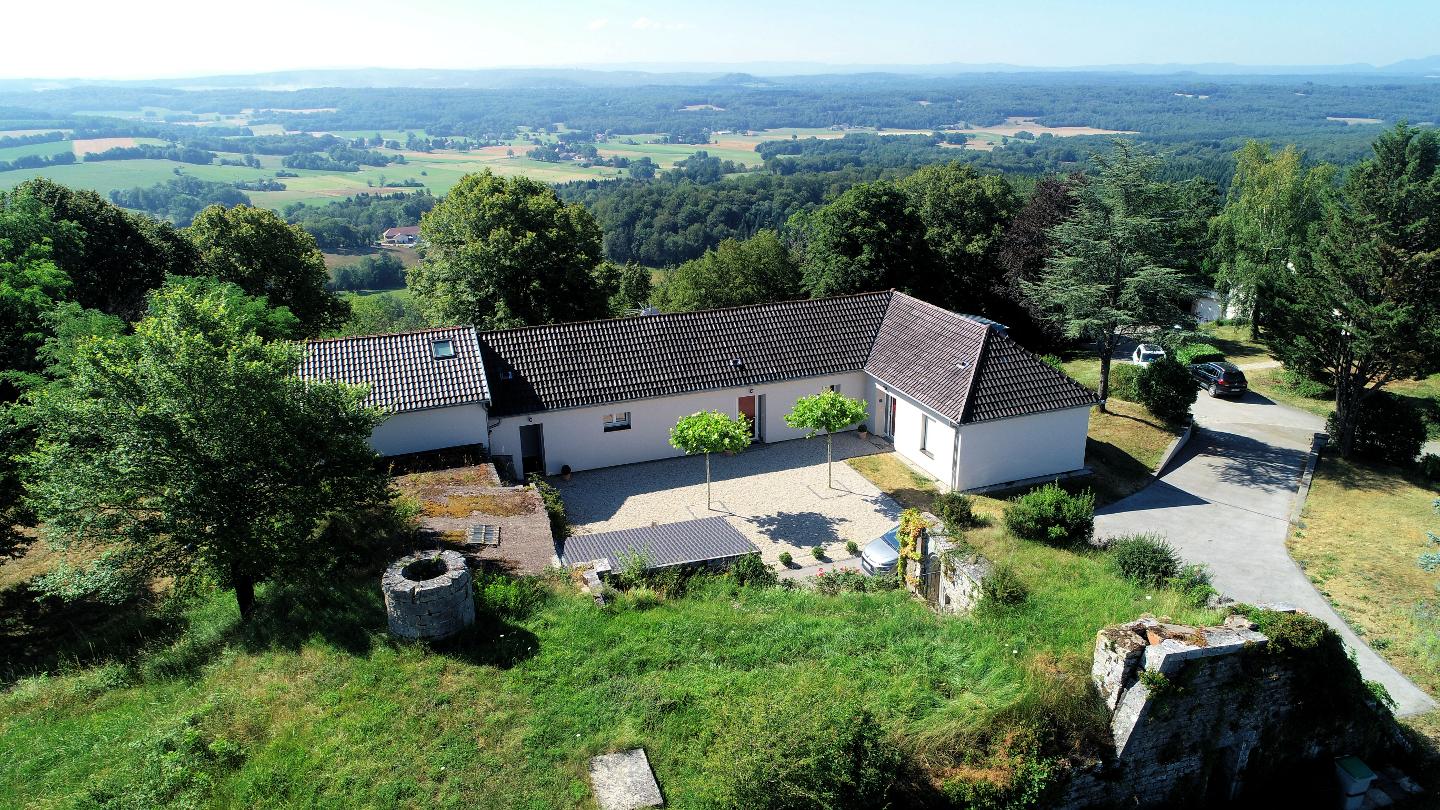 Hôte GreenGo: La Maison du Fort de Fontain : trois gites 4*  juchés sur un Fort, vue panoramique Montagnes du Jura - Image 19
