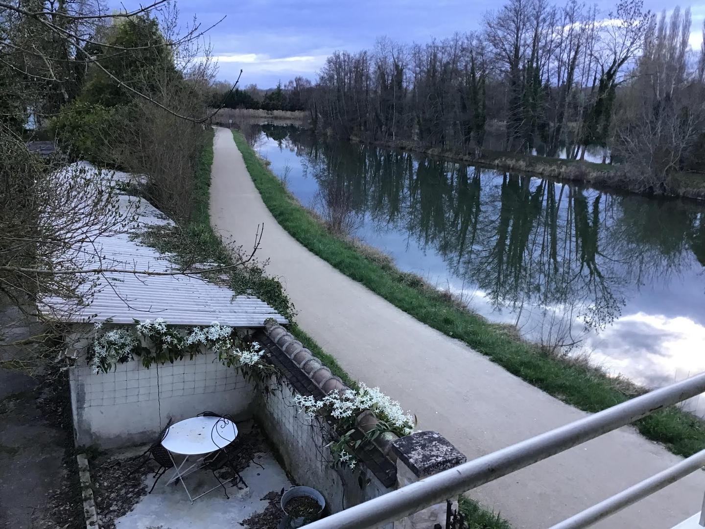 Situation exceptionnelle en bord de rivière et canal du Loing