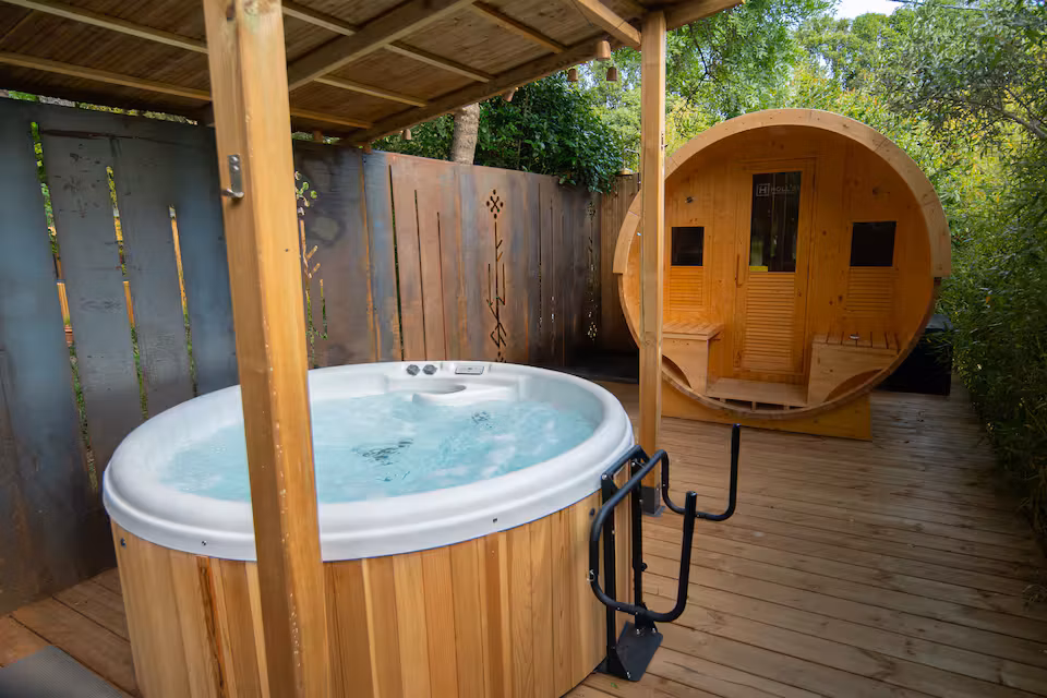Jacuzzi et bain froid avec douche nordique privée