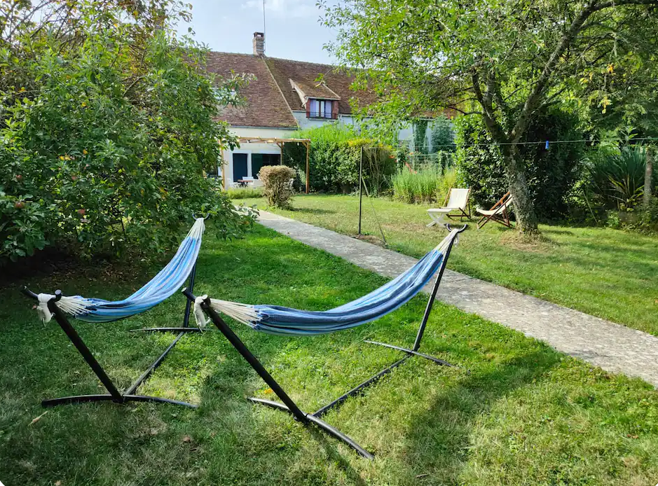 Un grand jardin entièrement clos plein d'activités