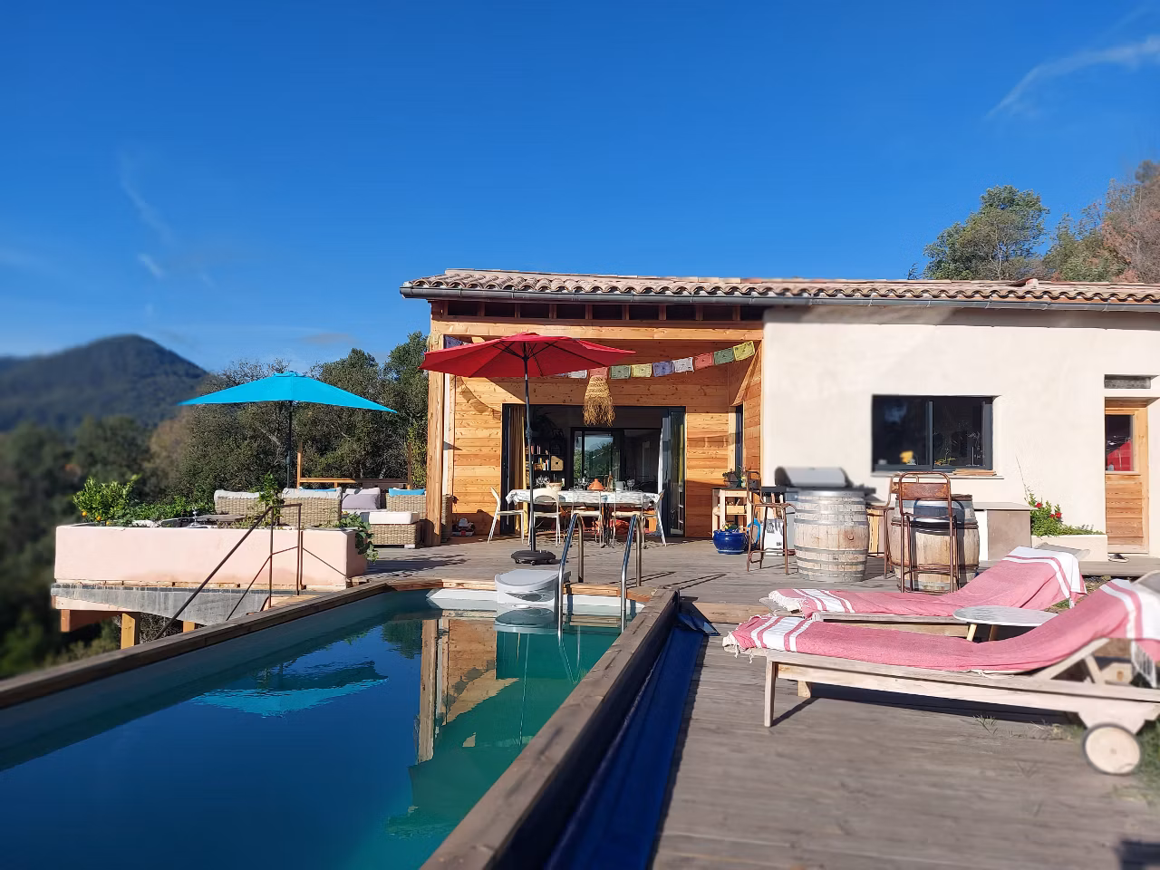 Piscine avec vue sur le massif de l'Estérel