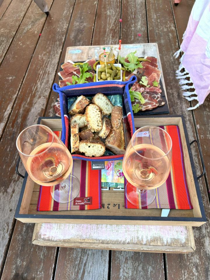 Planche fromage/charcuterie et 2 verres de vin Gascons