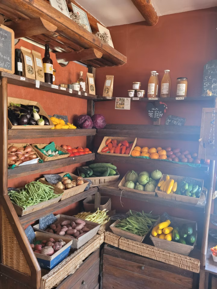 Profitez des produits de la ferme dans notre petite boutique.